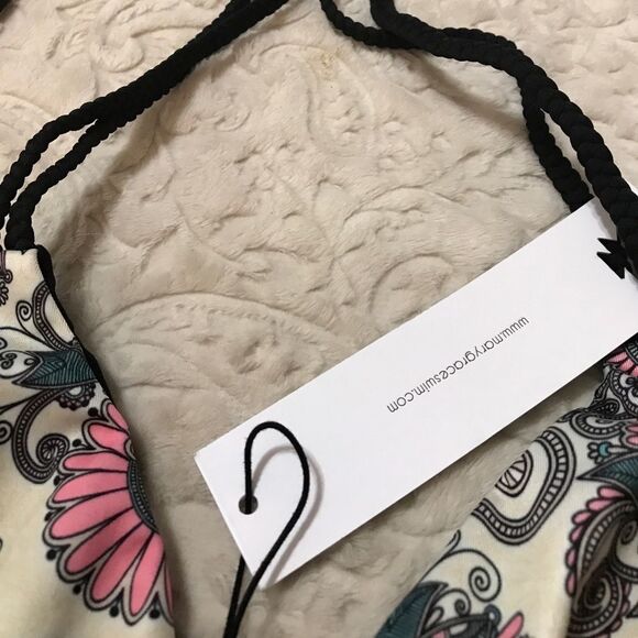 Mary Grace Swim Triangle Reversible Bikini Top nwt - Picture 3 of 6